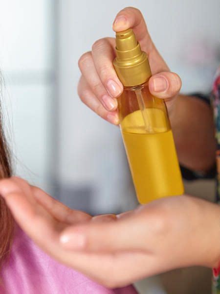 Ebenso anwendung rizinusöl auf ihre wimpern, rizinusöl hilft zu verdicken und längere augenbrauen wachsen. Diese 3 Öle lassen dein Haar schneller wachsen | Schneller ...