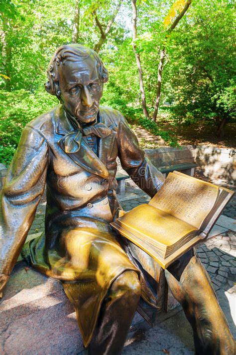 Originally, the sets were handed out to approximately 80 lego ambassadors, most of whom decided to hold on to them, making them extremely hard to come by. Γλυπτό Hans Christian Andersen στο Central Park, πόλη της ...