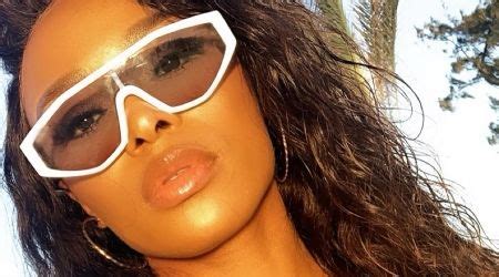 Zinhle is 36 years old as of 2020. DJ Zinhle Height, Weight, Age, Body Statistics - Healthyton