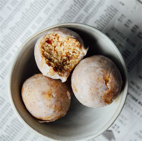 Add a french vanilla, hazelnut, caramel, toasted. This Rawsome Vegan Life: RAW VEGAN DONUT HOLES {vanilla ...