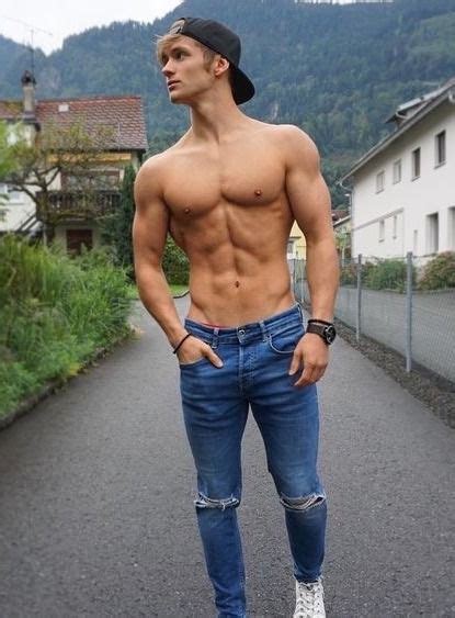 Hot hunks rub oil all over each other | a skin so soft subscribe: jeans+knees.jpg (415×563) | Mannen, Knappe jongens, Jongens