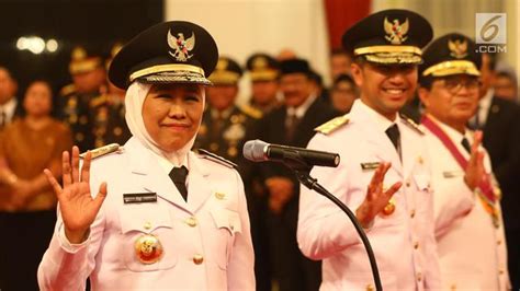 Memiliki karier yang gemilang menjadi direktur perusahaan bumn, gaji emil capai rp 100 juta. Doa Li Khomsatun dari KH Hasyim Asy'ari untuk Tangkal ...