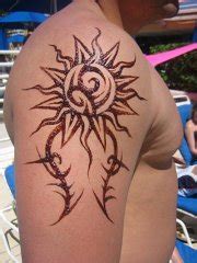 If you've spent an afternoon on the south beach shoreline, you've seen vendors wandering through the beach towels and chairs hawking henna tattoos. Miami Henna Tattoo artist