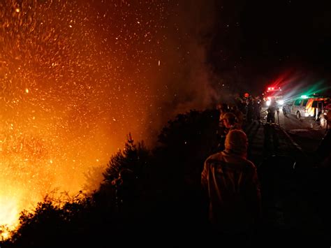 The flames spread quickly on sunday in the. Cape Town wildfire: Dramatic pictures reveal devastation ...