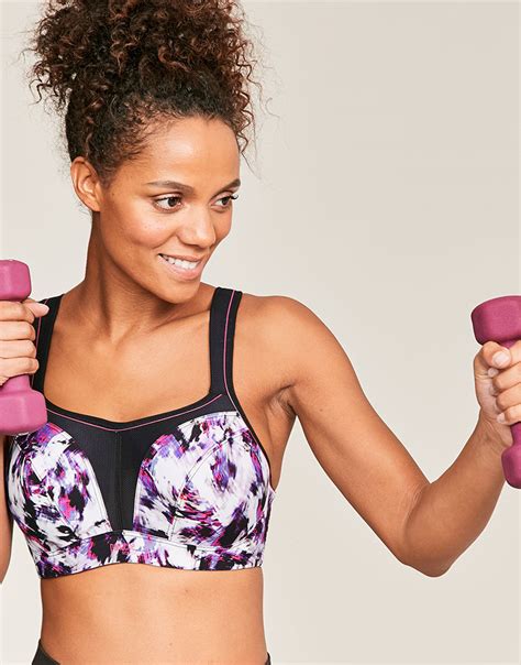 Good sports bras are really hard for me to to find, so this was a thrill. Sports Bras for Big Boobs: Best DD+ Brands - The Breast Life