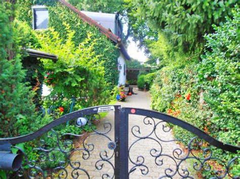 Haus kaufen sueddeutsche münchen ab 900.000 €, pasing projektiertes stadthaus mit ca. Haus München : Elegante Walmdachvilla mit bepflanztem # ...