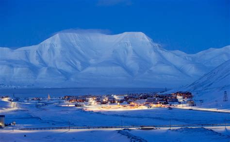 Ia pernah mendapatkan penjelasan bahwa jasad raja yang adil tidak akan hancur walau berkalang tanah. Mengintip Kota Arktik Longyearbyen di Norwegia yang ...