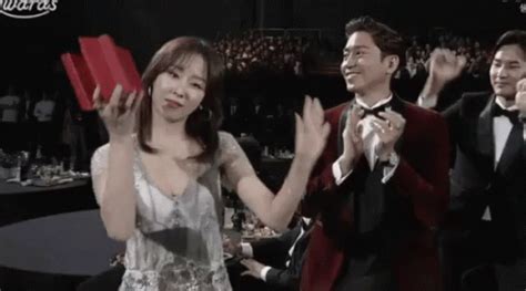 Online gif maker where you can create animated gifs, banners, slideshows from sequence of images. 서현진 시상식 막춤 춤 신나 아이좋아 GIF - Awards Dance - Discover ...