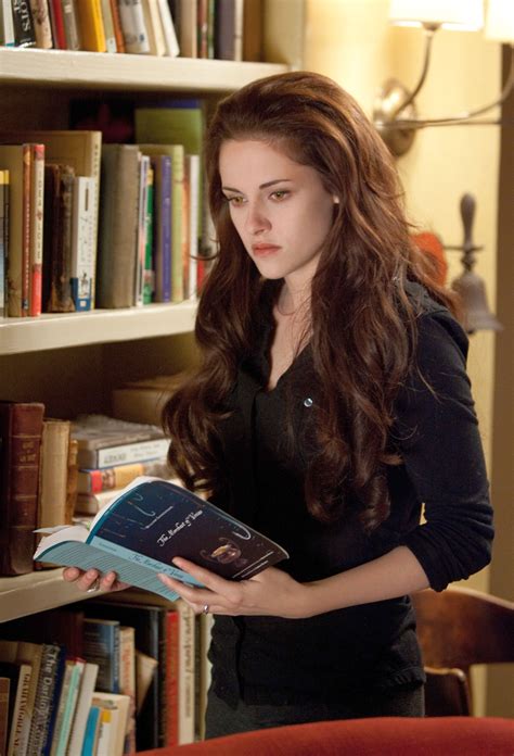 Bella swan és a vámpír edward cullen végre az ifjú házasok boldog életét élhetnék, ám árulások és tragédiák sorozata egész világukat romba döntheti. Alkonyat Hajnalhasadas 1 : Rész 2011 teljes film | the twilight saga breaking dawn — part 1 ...