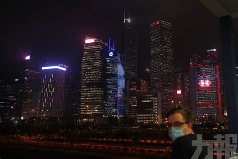 Jun 30, 2021 · 澳門政府本周一（28日）曾表示，正與本港磋商通關事宜，包括不會要求香港在本地確診個案「清零」28日後才恢復通關。據悉，澳門政府已向當地酒店業界商討通關後安排，包括香港入境澳門的旅客，為其健康碼標記一種新的指定顏色，並容許該批人士於酒店範圍內活動。 消息指粵港澳接近達成協議 香港將推港版健康碼 - 澳門力報官網