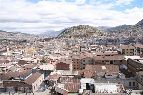 Proteste machen straßen der hauptstadt quito zu kampfplatz. ...ibrol dohoam: Quito - Ecuadors Hauptstadt