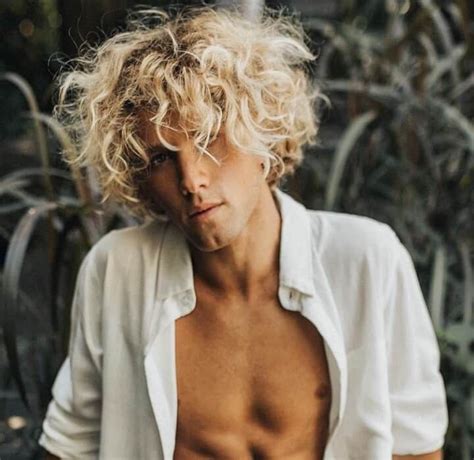 Beachy surfer hair is one of those styles that look great on everyone. Top 10 Stylish Surfer Hair for Men | Cool Surfer Hairstyle ...