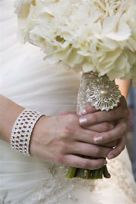 This bouquet is 29 inches around and about 10.5 inches across. burlap and lace bouquet wrap | Lace bouquet, Lace weddings ...