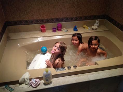 Filling my bath tub with stuffed animals #fun подробнее. Jeff Cospolich: bath tub fun with the twins