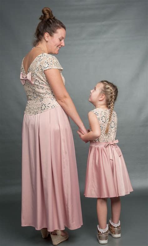 See more of hochzeitskleid on facebook. Mama-Tochter Abendkleid | Mädchenmode, Brautjungfernkleid ...