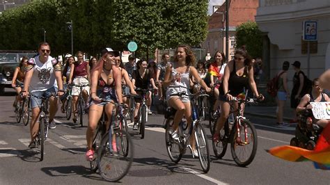 Die berliner bürgerämter wurden personell auf diese herausforderung vorbereitet. Regenbogenparade säte „Love not war" - kaernten.ORF.at