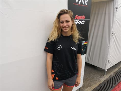 Mens vi venter på portugal: Macau | Female F3 German driver Sophia Floersch looking to ...