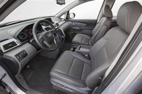 It not only can accommodate up to eight passengers, the ingenious second row can be configured to host three child booster seats. Used 2015 Honda Odyssey Minivan Pricing - For Sale | Edmunds
