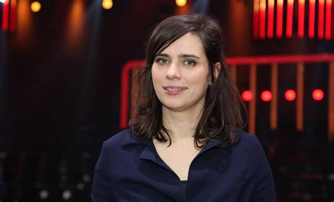 She is an actress and writer, known for красавчик (2007), место преступления (1970) and к&. Nora Tschirner | Steckbrief, Bilder und News | GMX.CH