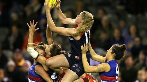 Tayla harris could well deserve a statue at the end of her career. Women's footy: Tayla Harris takes spectacular hanger in QWAFL