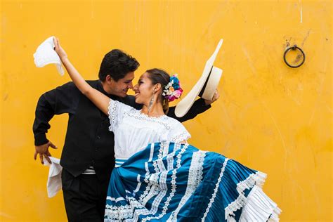 Marinera, a typical Peruvian dance! - Peru Vacations Guide ...