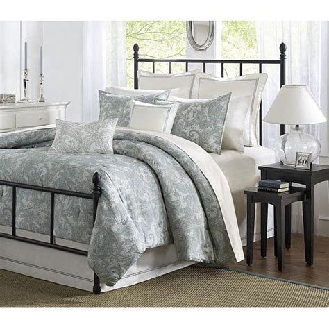 The rich coral and teal colors play into the starfish and coral motifs adding texture and color to your space. Harbor House Chelsea 4-piece Comforter Set (King), Blue ...