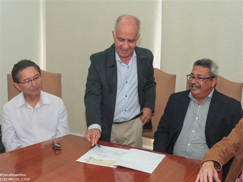 Fausto pinato criticou a interferência ideológica no governo, que influenciou na tomada de decisões e afetou negativamente a gestão de combate à pandemia. Prefeito Joãozinho recebeu a visita do Deputado Federal ...