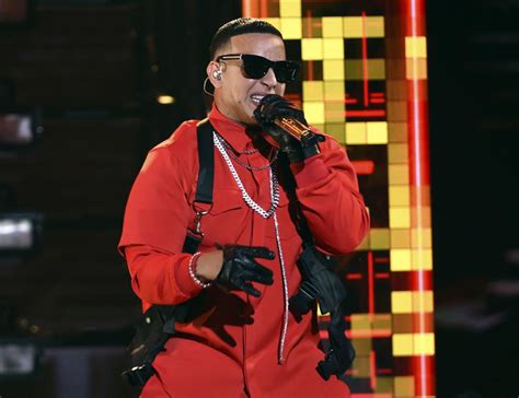 Asimismo, marc anthony dijo que le 'he exigido que todos los promotores reembolsen el dinero a todos los que compraron sus entradas y que ese proceso comience hoy mismo'. Daddy Yankee se une a Marc Anthony en su concierto virtual ...