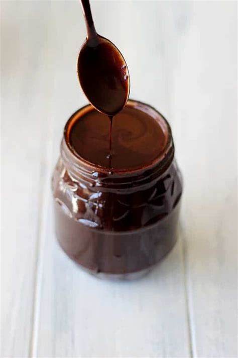 A quick and easy homemade hot fudge sauce recipe. Homemade Hot Fudge Sauce | The Kiwi Country Girl