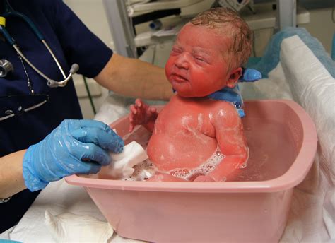 Lift your baby out and pat them dry, paying special attention to the creases in their skin. Reasons to Delay Baby's First Bath | First love, Labor and ...