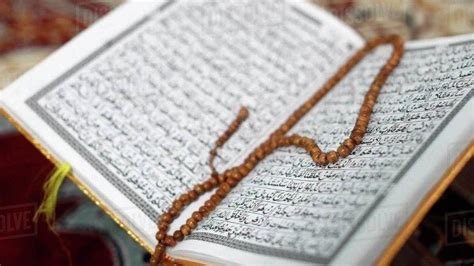 Membaca fatihah kitab al quran mendapat pahala seperti membaca sepertiga al quran. Ketahuilah, 10 Keutaman Membaca Al Quran di Bulan Ramadhan ...