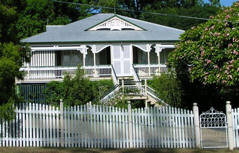 By the time of the 1950s building boom, ranch homes symbolized america's frontier. Queenslander (architecture) - Wikiwand