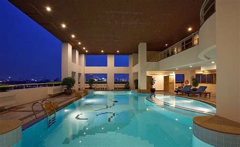 Termasuk interior minimalis, model minimalis 2 lantai 3 lantai dengan kolam. Desain Kolam Renang Indoor Modern - Rancangan Desain Rumah ...