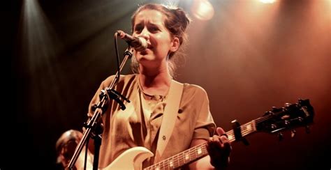 Het voorjaar en de zomer waren volgepland met optredens, maar toen kwam de coronacrisis. Eefje de Visser | Female singers, Singer, Concert