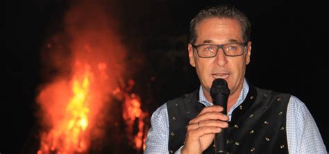 Weder hc strache selbst, noch benjamin ripfl sehen in seinem alter einen nachteil. Sonnwendfeier mit HC Strache - FPÖ Kärnten