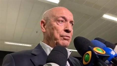 Jesualdo ferreira discute com repórter após comparação com sampaoli. Jesualdo desembarca no Brasil, comenta sobre pressão e ...