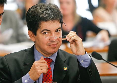 Brazilian professor and politician from the state of amapá. Delator diz que senador Randolfe Rodrigues teria recebido ...