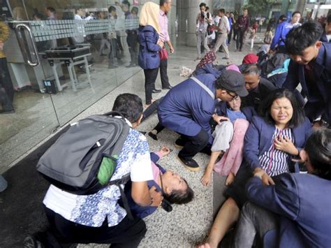 Bursa efek jakarta (bej)) was a stock exchange based in jakarta, indonesia, before it merged with the surabaya stock exchange to form the indonesia. Jakarta Stock Exchange: floor collapse injures workers