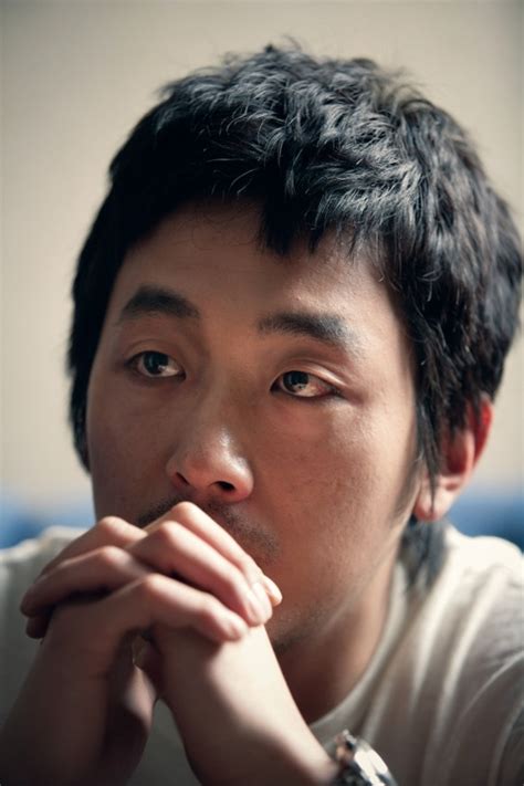 김용건 金容建 1946년 5월 8일 76세 고향 서울특별시 용산구 본관 광산 김씨 가족 장남 하정우 김성훈 슬하에 두 아들을 두고 있으며 하정우 나이는 44세 차현우 나이 42세입니다 차현우는 현재 배우. 강동원 옆에서 더 비교되는 하정우 머리크기판 접속자(5)