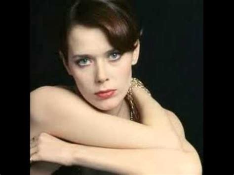 Kristel'ın yaşadığı travmalar bununla da sınırlı değil. FAllece Sylvia Kristel, la actriz de Emmanuelle - YouTube