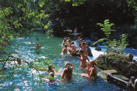 Diese tipps findest du hier the englischer garten: Sommerspaß: Stadträte wollen Badeverbot im Eisbach ...