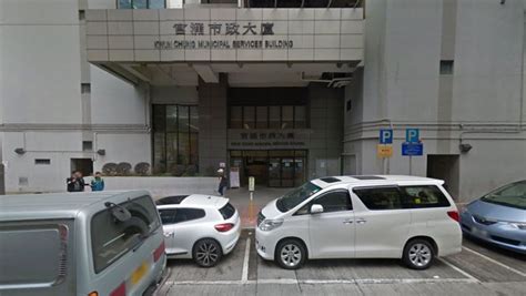 官涌市政大廈（英語：kwun chung municipal services building），由王歐陽（香港）建築師有限公司設計，是香港一座多元化綜合功能的市政大樓，官涌市政大廈座落於九龍官涌寶靈街17號。南面為寶靈街、東面為官涌街、西面及北面為佐治五世紀念公園。 官涌體育館 | 無障礙景點|香港一站式 ♿ 無障礙資訊平台|無障礙旅遊指南|Free Guider