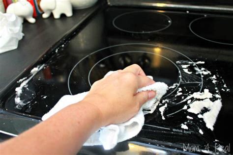 Even if you did not know that it can be melted but, it is quite a difficult task to remove melted foil from an oven as the damage can be quite severe. How To Remove Melted Plastic From Your Stovetop | Ceramic ...
