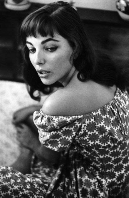 Though, she is 5′ 6″ in feet and inches and 168cm in centimetres tall, she weighs about 143 lbs in pound and 65kg in kilograms. Pin by Tim Herrick on Joan Collins | Joan collins, Dame ...