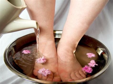Piedi gonfi: cause e consigli per la prevenzione ...