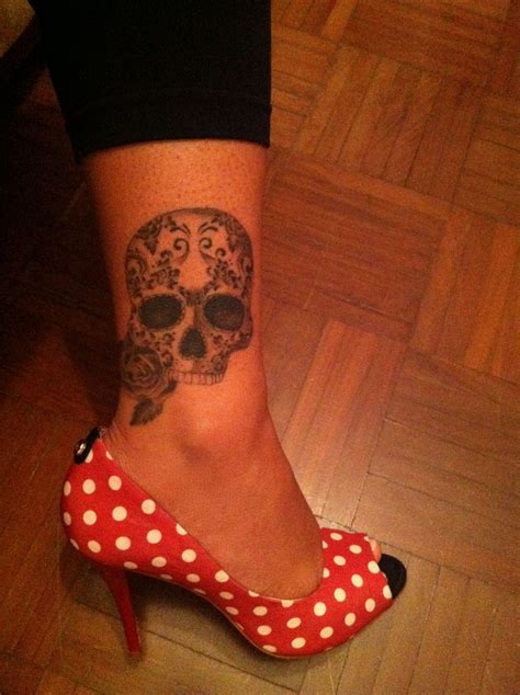 Snakes a very poisonous reptile on the world and some peoples use these snake tattoos. on my leg - by Deborah Soares | Weird tattoos, Scary ...