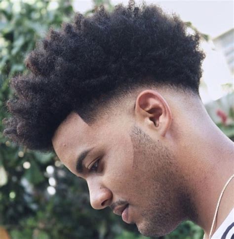 We're sure there's one for you in this gallery of more than 30+ men's afro hairstyles. Pin em Cabello