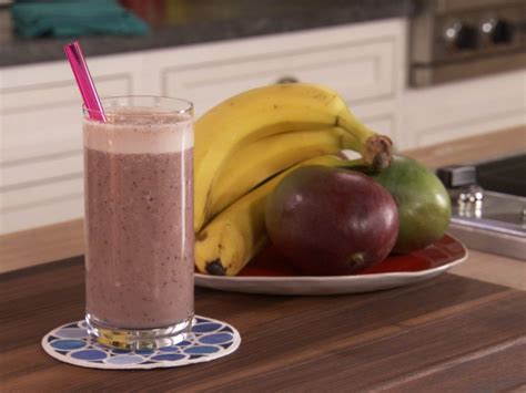 She describes using almond milk or greek yoghurt, but i don't see any mention of using a protein powder to increase protein, which is good for. Almond Milk and Berry Smoothie | Recipe | Almond milk ...