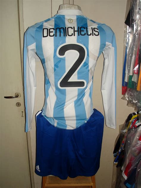 Descubrí la mejor forma de comprar online. UNBEKANNT_87: Selección Argentina 2010 / Camiseta y short ...