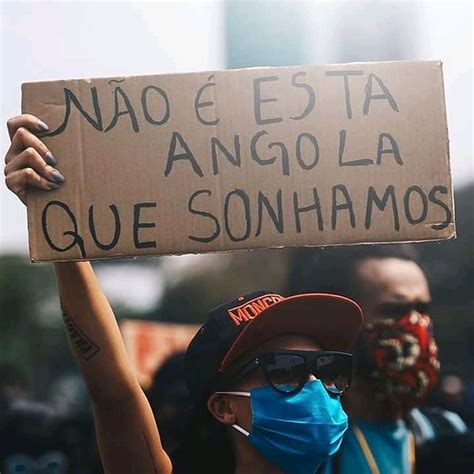 Manifestação é um poema escrito por carlos rennó, musicalizado por russo passapusso, rincon sapiência e xuxa levy para comemorar os 70 anos da declaração universal dos… Manifestação em Luanda por melhores condições de vida ...